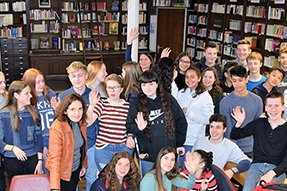 Deutsche und Spanische Schüler in einem Gruppenbild