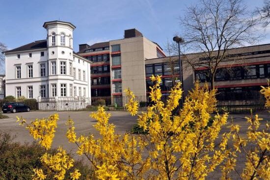 Schule von außen